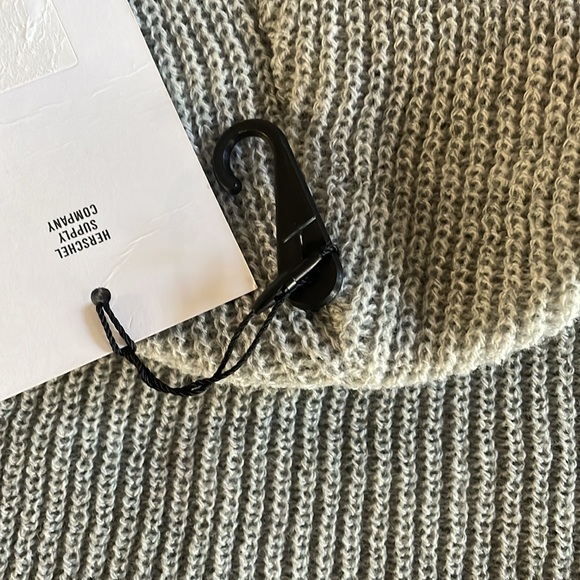 NWT Herschel Supply Co. Quartz Light Heather Grey Beanie - Picture 5 of 5